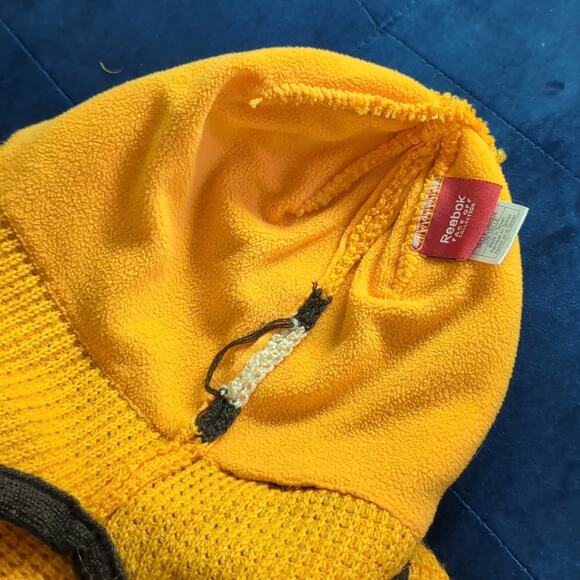 HTF Boston Bruins Winter Classic Hockey Hat with Attached Scarf Rare (B) main image 4